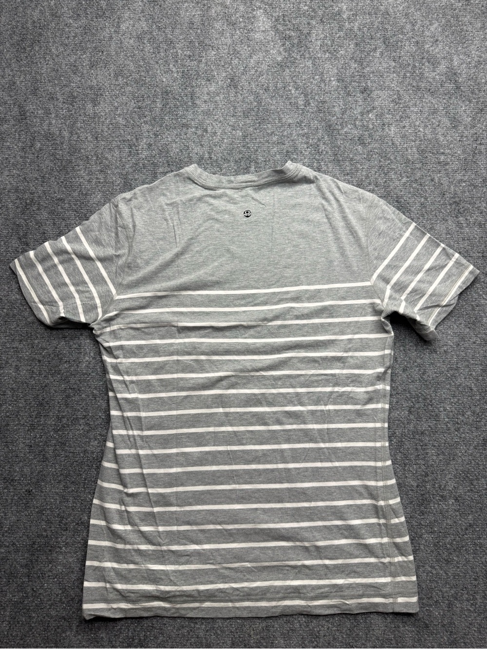 Lululemon Athletica Men's medium Grey Striped Crew Neck T-Shirt - Picture 4 of 4
